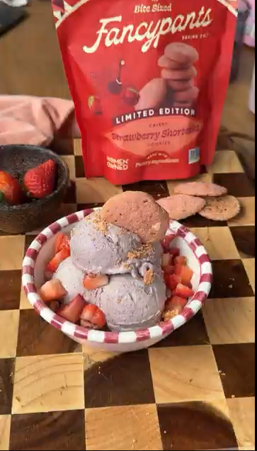 Berry Cookie Ice Cream 🍓