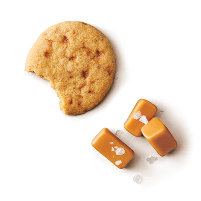 Salted caramel cookie with sea salt flakes and caramel pieces – Fancypants crispy salted caramel cookies